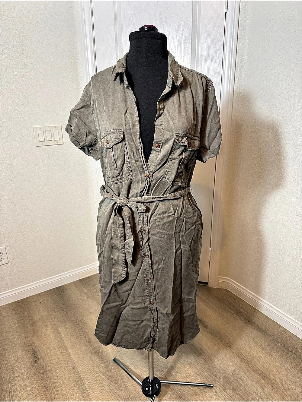 Teddi Rose Tencel Utility Midi Dress in Green Size Large Like New
